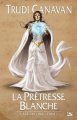 La Prêtresse blanche (L'Âge des Cinq - tome 1), édition reliée, de Trudi Canavan ; illustration de Stéphane Collignon